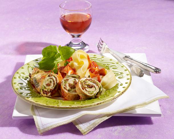 Putenröllchen mit Nudeln Rezept Putenröllchen mit Nudeln Rezept