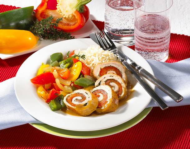 Putenröllchen mit Paprikafüllung Rezept Putenröllchen mit Paprikafüllung Rezept