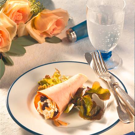 Putenröllchen mit Pflaumen und Mandeln Rezept Putenröllchen mit Pflaumen und Mandeln Rezept