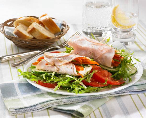 Putenröllchen mit Salat Rezept Putenröllchen mit Salat Rezept