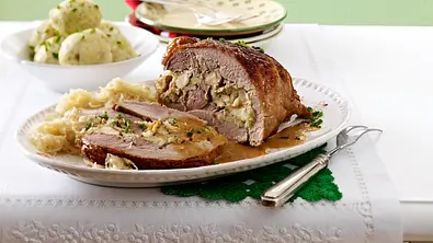 Putenrollbraten mit Brezel-Kraut-Füllung Rezept - Foto: LECKER @ Bauer Media Group