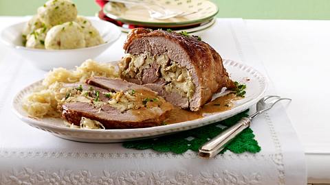 Putenrollbraten mit Brezel-Kraut-Füllung Rezept - Foto: House of Food / Bauer Food Experts KG