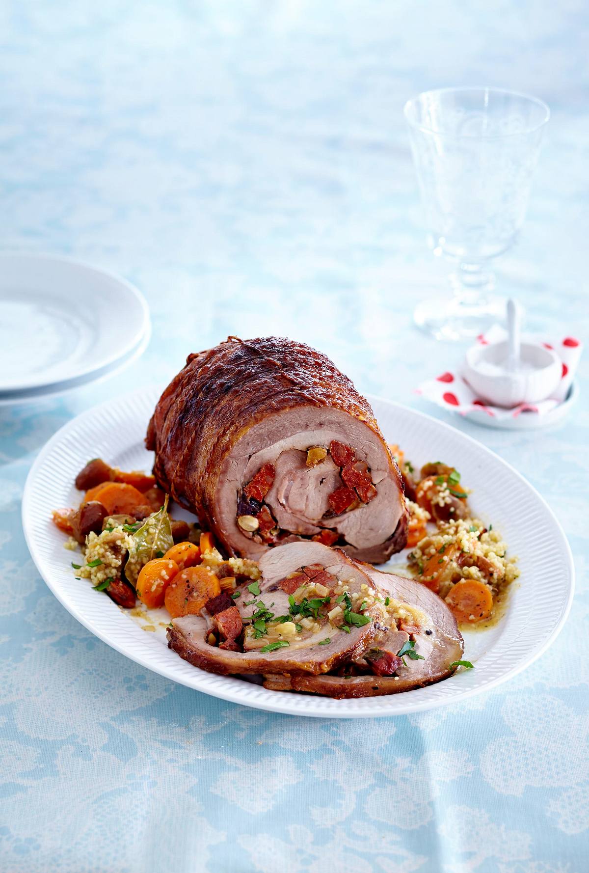 Putenrollbraten mit Chorizo-Mandel-Füllung und Gemüsecouscous Rezept ...