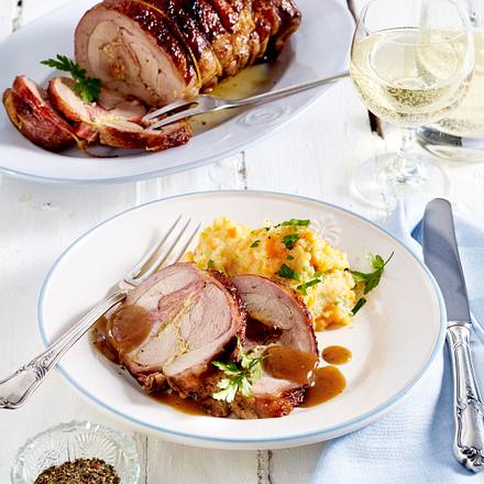 Putenrollbraten mit Honig-Senf-Schinkenfüllung und Kartoffel-Möhren-Stampf Rezept Putenrollbraten mit Honig-Senf-Schinkenfüllung und Kartoffel-Möhren-Stampf Rezept