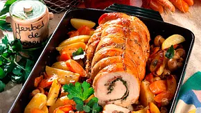 Putenrollbraten mit Kartoffel-Möhren-Gemüse Rezept - Foto: LECKER @ Bauer Media Group