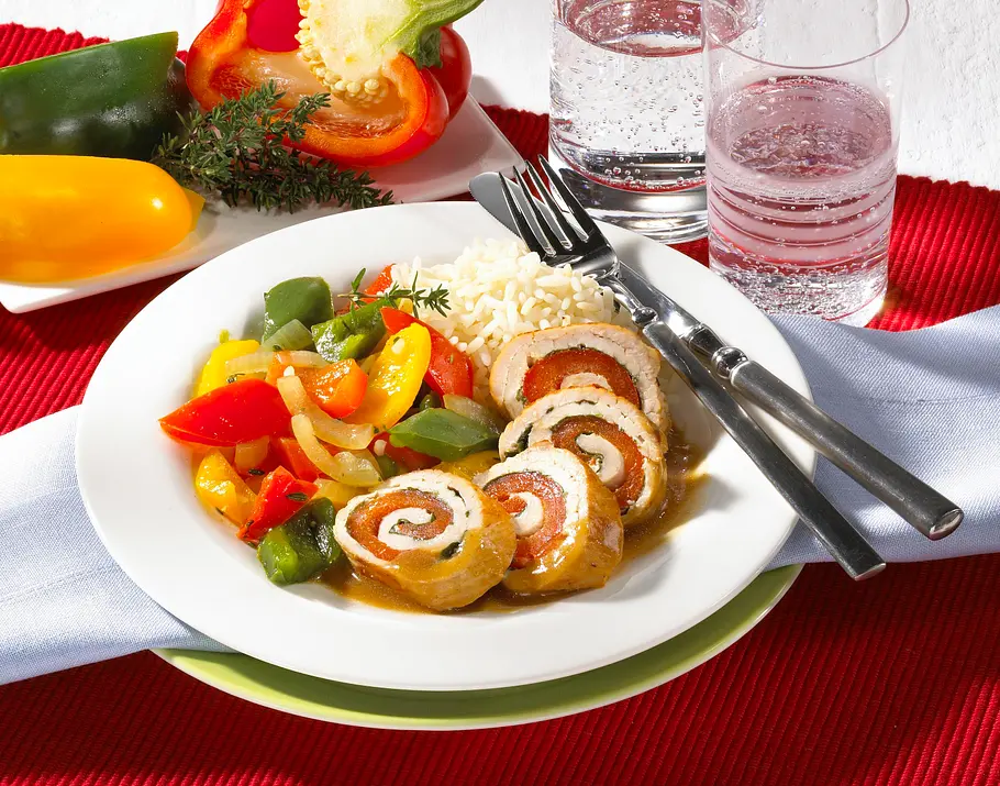 Putenröllchen mit Paprikafüllung Rezept Putenröllchen mit Paprikafüllung Rezept