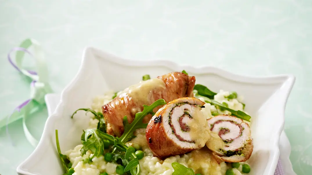 Putenrouladen auf Erbsenrisotto Rezept - Foto: LECKER @ Bauer Media Group