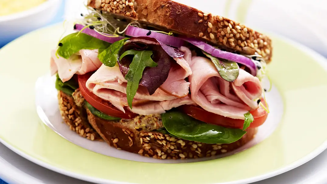 Putensandwich mit Senfcreme Rezept - Foto: LECKER @ Bauer Media Group Putensandwich mit Senfcreme Rezept - Foto: LECKER @ Bauer Media Group