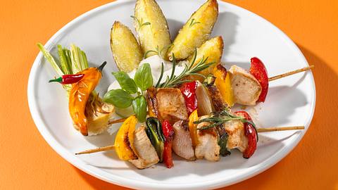 Putenschaschlik mit Ofenkartoffeln Rezept - Foto: Maass