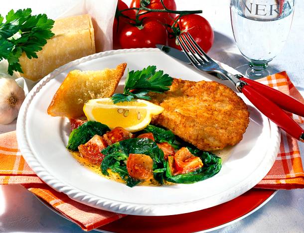 Putenschnitzel auf Tomaten-Spinat-Gemüse Rezept Putenschnitzel auf Tomaten-Spinat-Gemüse Rezept