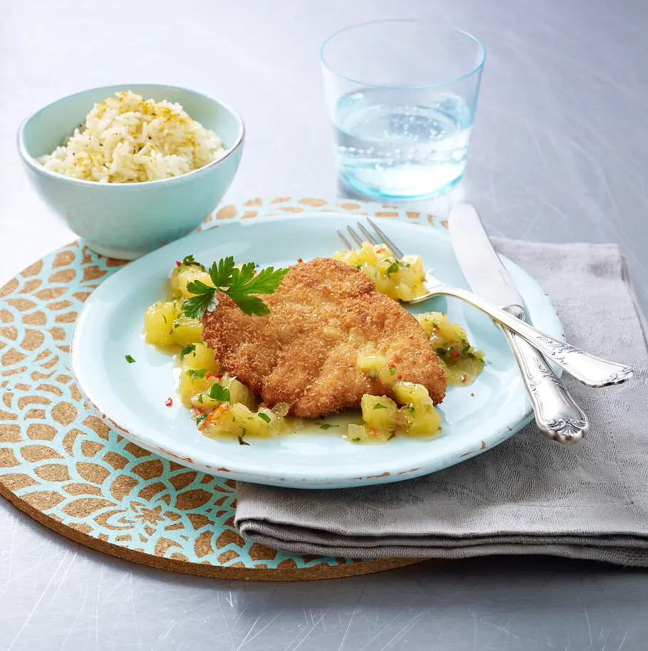 Putenschnitzel in Kokospanade zu Ananas-Chutney und Basmatireis Rezept Putenschnitzel in Kokospanade zu Ananas-Chutney und Basmatireis Rezept