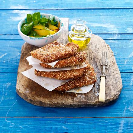 Putenschnitzel in Sesamhülle mit Feldsalat Rezept