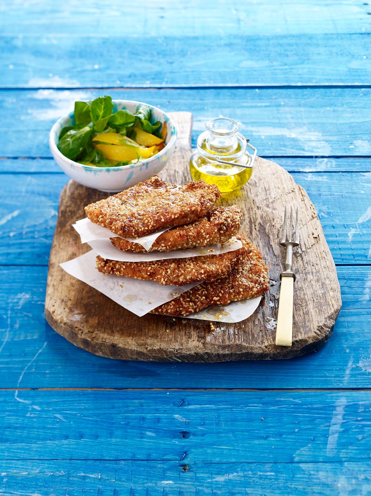 Putenschnitzel in Sesamhülle mit Feldsalat Rezept