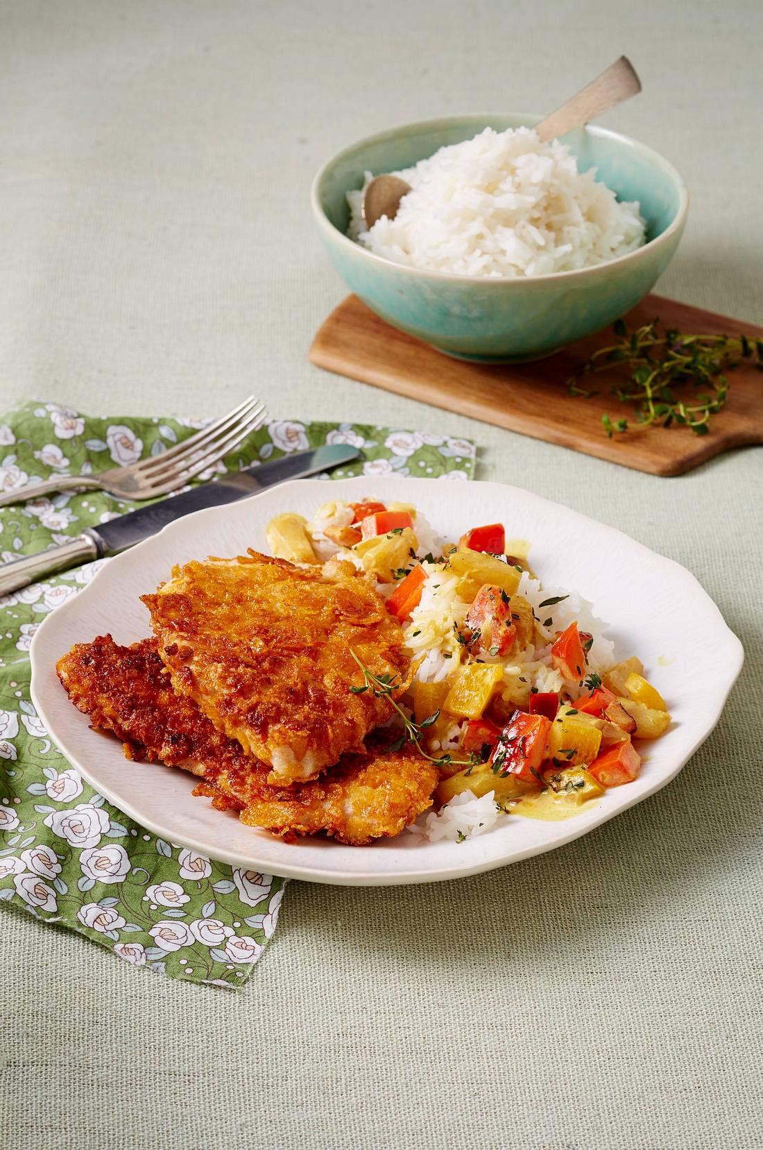 Putenschnitzel mit fruchtiger Paprikasoße Rezept | LECKER