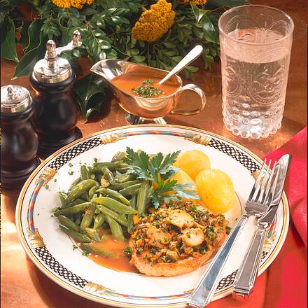 Putenschnitzel mit grünen Bohnen und Salzkartoffeln Rezept