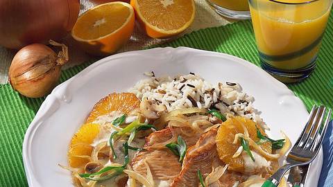 Putenschnitzel mit Joghurt-Orangen-Soße Rezept - Foto: Maass