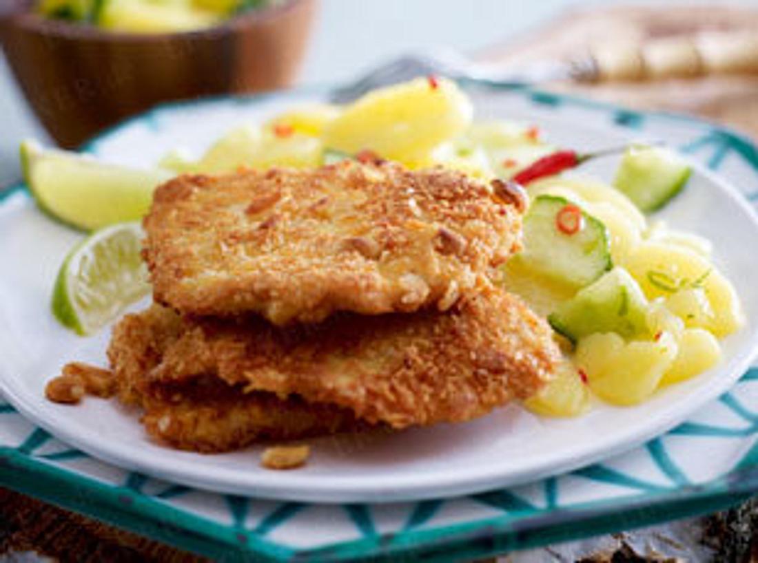 Putenschnitzel mit Panko-Erdnuss-Panade Rezept | LECKER