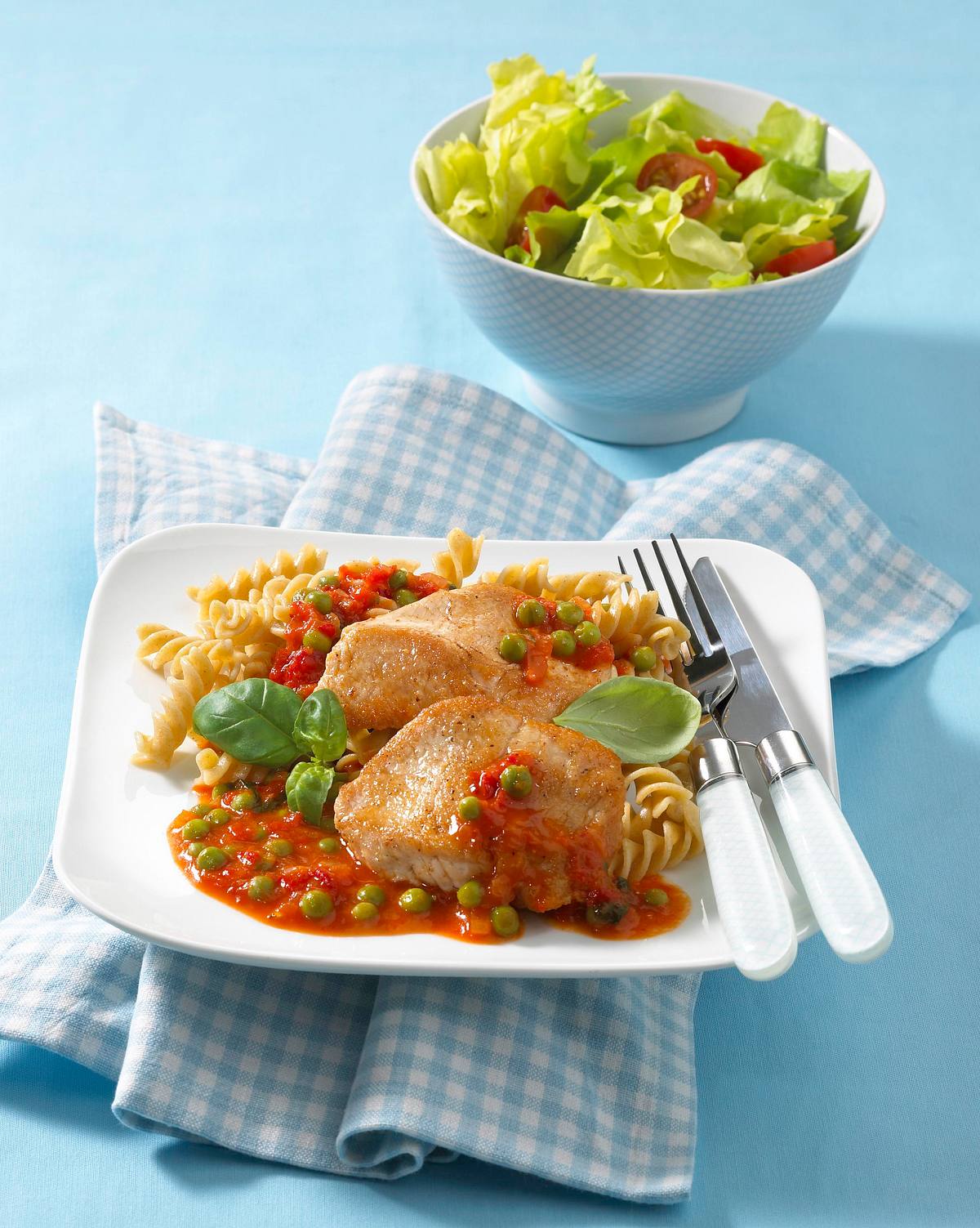 Putenschnitzel mit Paprikasoße und Nudeln Rezept