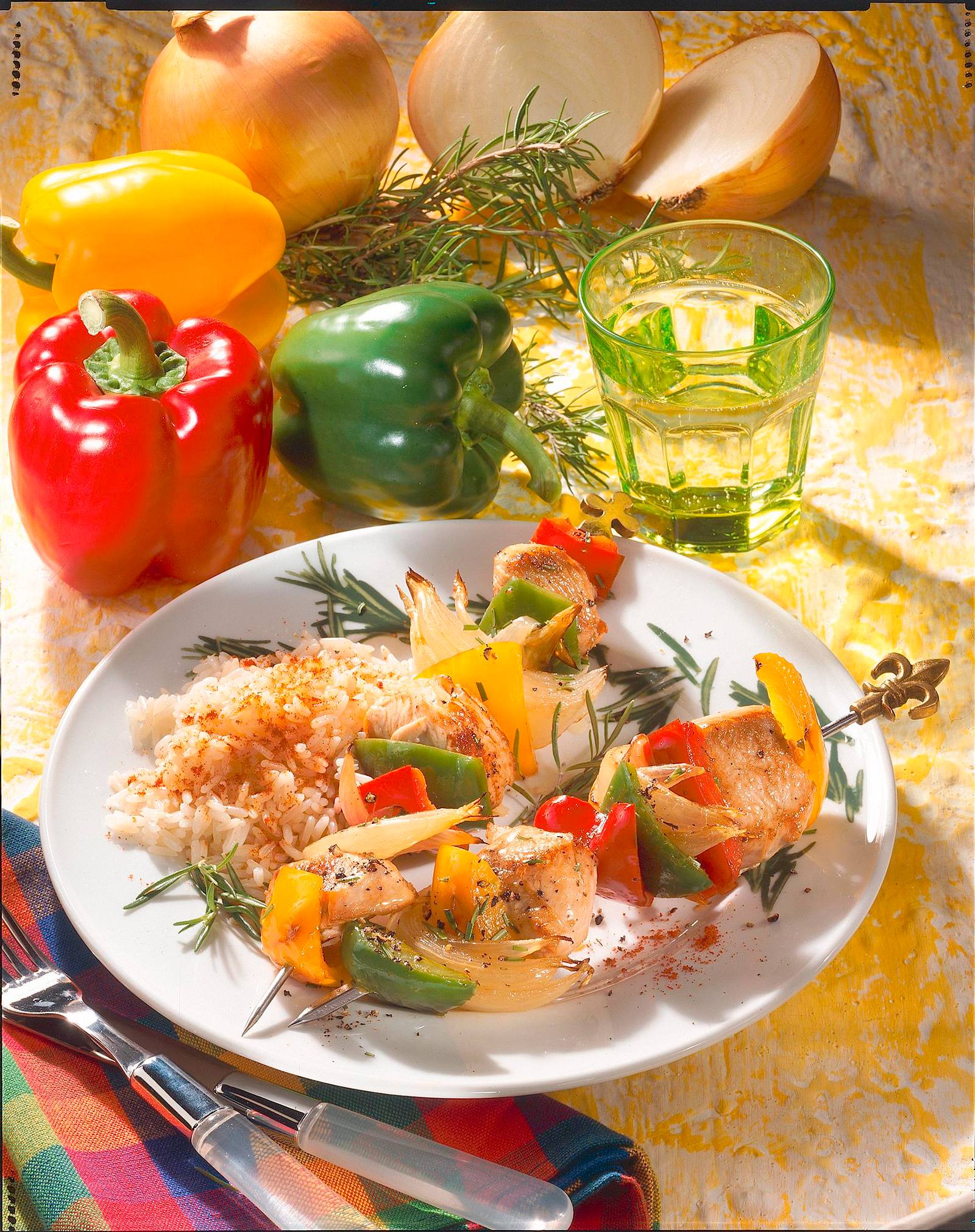 Putenspieße mit Paprika Rezept | LECKER