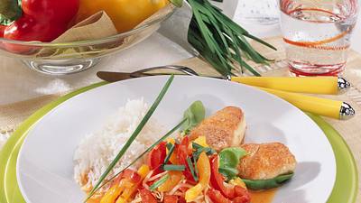 Putensteaks mit Paprika-Gemüse (Diabetiker) Rezept - Foto: LECKER @ Bauer Media Group