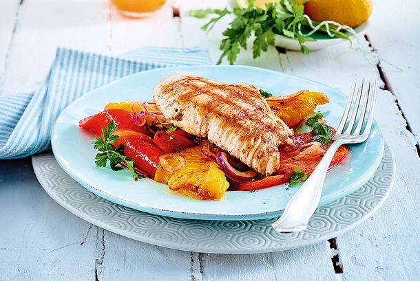Putensteaks mit Paprikagemüse Rezept Putensteaks mit Paprikagemüse Rezept