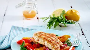 Putensteaks mit Paprikagemüse Rezept - Foto: LECKER @ Bauer Media Group