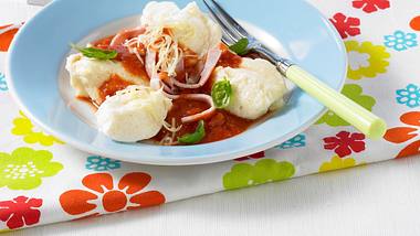 Quark-Gnocchi mit Tomatensoße Rezept - Foto: House of Food / Bauer Food Experts KG