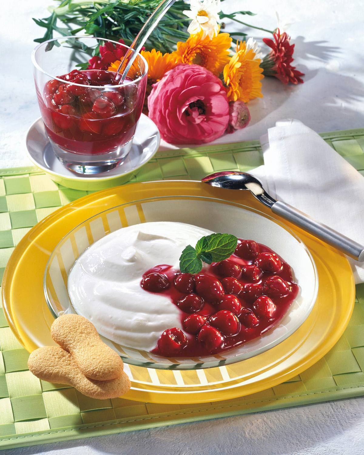 Quark-Joghurt-Creme mit Kirschkompott Rezept