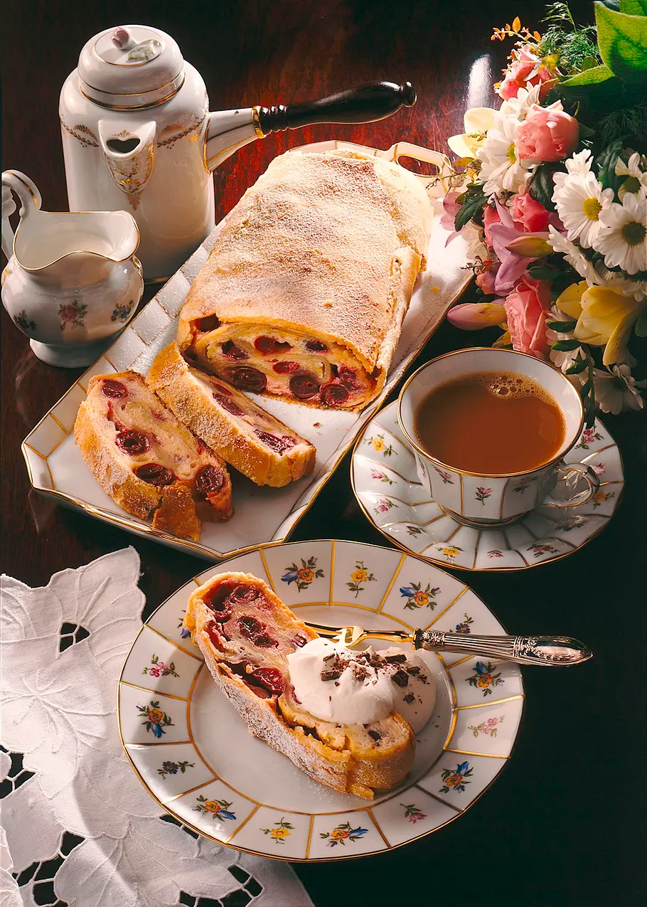Quark-Kirschstrudel Rezept Quark-Kirschstrudel Rezept