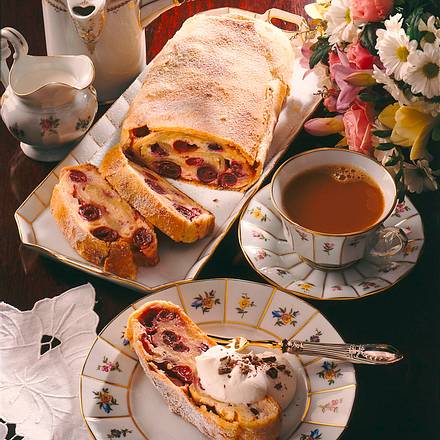 Quark-Kirschstrudel Rezept Quark-Kirschstrudel Rezept
