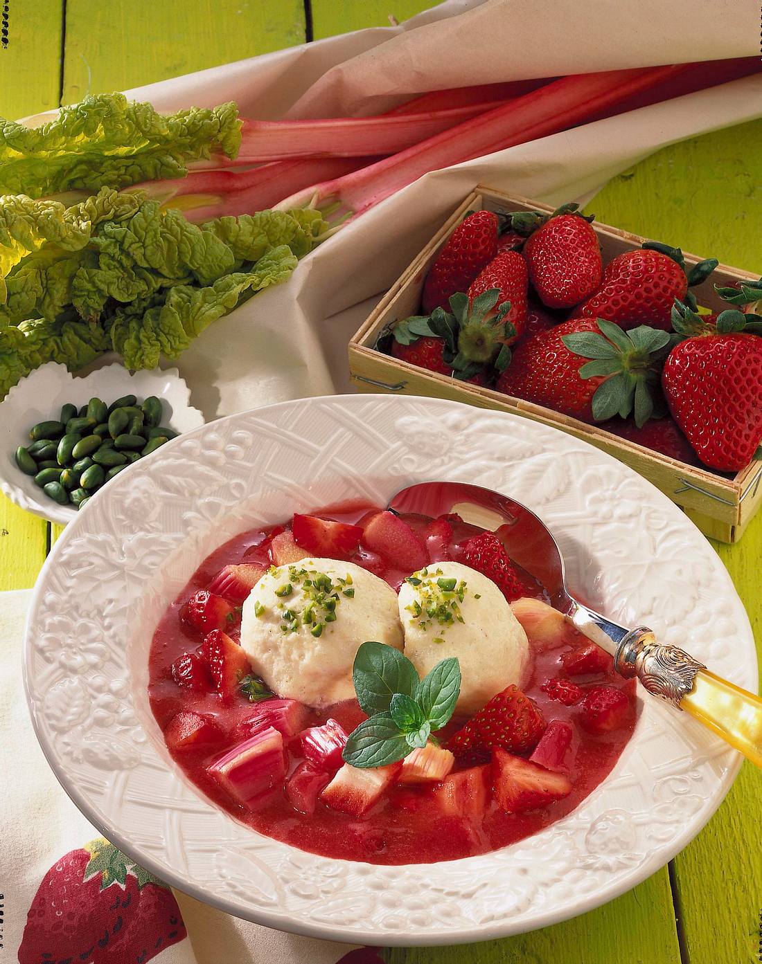 Quark-Klöße zu Rhabarberkompott (Diabetiker) Rezept | LECKER
