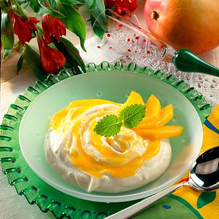 Quark-Mascarpone-Creme mit Mangopüree Rezept Quark-Mascarpone-Creme mit Mangopüree Rezept