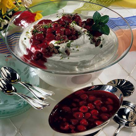Quark-Mousse mit heißen Himbeeren Rezept