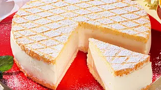 Quark-Sahnetorte Rezept - Foto: LECKER @ Bauer Media Group Quark-Sahnetorte Rezept - Foto: LECKER @ Bauer Media Group