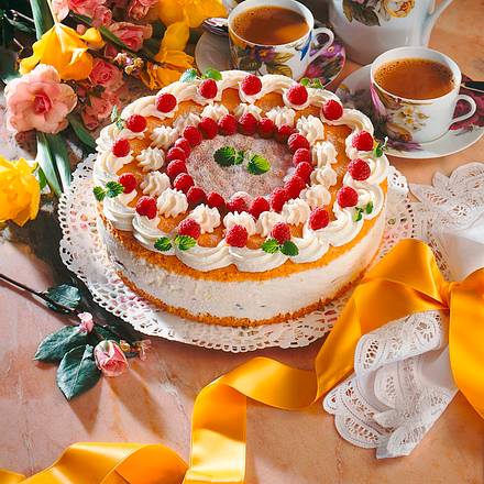 Quark-Sahnetorte mit Himbeeren Rezept