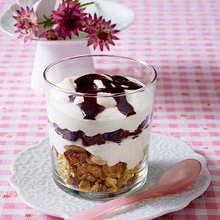 Quark-Schoko-Trifle mit Mandelbrösel Rezept Quark-Schoko-Trifle mit Mandelbrösel Rezept