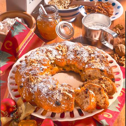 Quark-Stollen-Kranz Rezept Quark-Stollen-Kranz Rezept