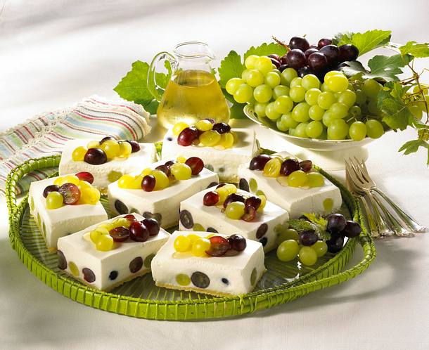 Quarkcreme-Trauben-Schnitten Rezept Quarkcreme-Trauben-Schnitten Rezept
