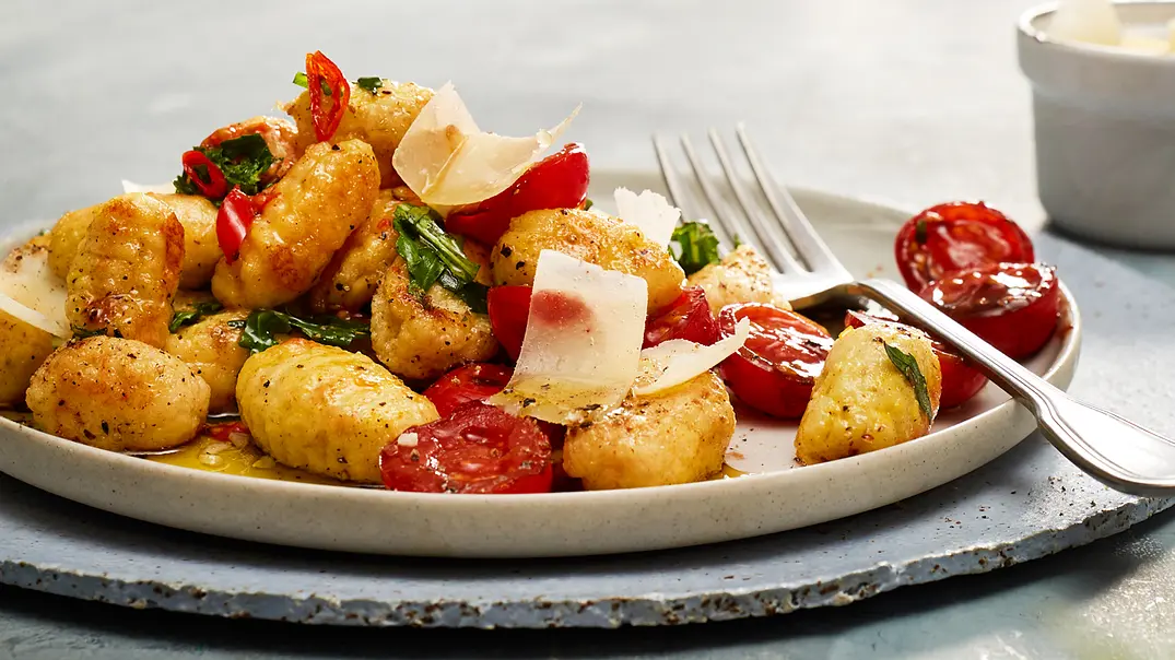 Quarkgnocchi mit Kirschtomaten und Rucola Rezept - Foto: LECKER @ Bauer Media Group Quarkgnocchi mit Kirschtomaten und Rucola Rezept - Foto: LECKER @ Bauer Media Group