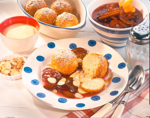 Quarkknödel mit Pflaumenkompott und Vanille-Joghurt Rezept