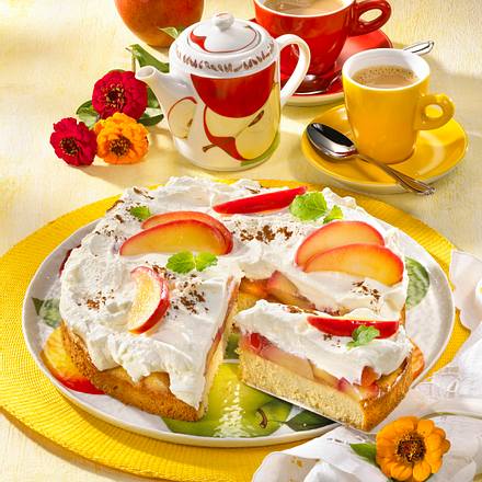 Quarksahne-Torte mit Äpfeln Rezept Quarksahne-Torte mit Äpfeln Rezept