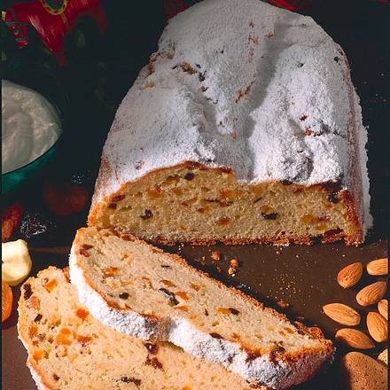 Quarkstollen mit Backobst Rezept