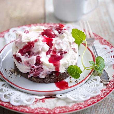Quarktörtchen mit Kirschen Rezept Quarktörtchen mit Kirschen Rezept