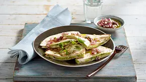 Quesadillas mit Avocado und Zwiebelsalsa Rezept - Foto: LECKER @ Bauer Media Group