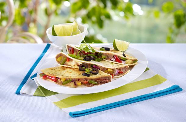 Quesadillas mit Bohnen und Gemüse Rezept Quesadillas mit Bohnen und Gemüse Rezept
