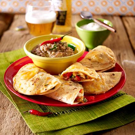 Quesadillas Mit Frijoles Refritos Gefullte Kase Tortillas Mit Bohnenpuree Rezept Lecker