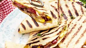 Quesadillas vom Grill mit Rindfleisch, Bohnen, Mais und Guacamole Rezept - Foto: House of Food / Bauer Food Experts KG