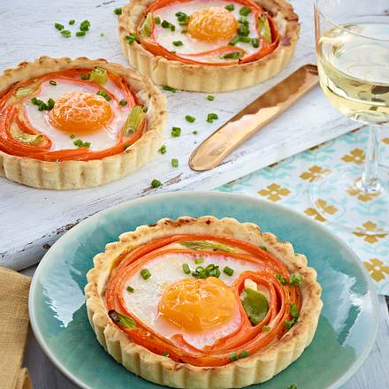 Quiche mit Möhrenstreifen und Spiegelei Rezept