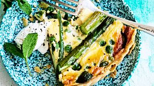 Quiche Primavera mit grünem Spargel Rezept - Foto: House of Food / Bauer Food Experts KG