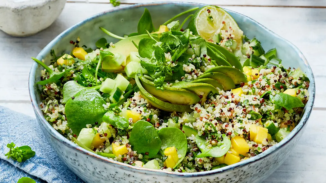 Quinoa-Avocado-Bowl „Grüner geht immer“ Rezept - Foto: LECKER @ Bauer Media Group Quinoa-Avocado-Bowl „Grüner geht immer“ Rezept - Foto: LECKER @ Bauer Media Group